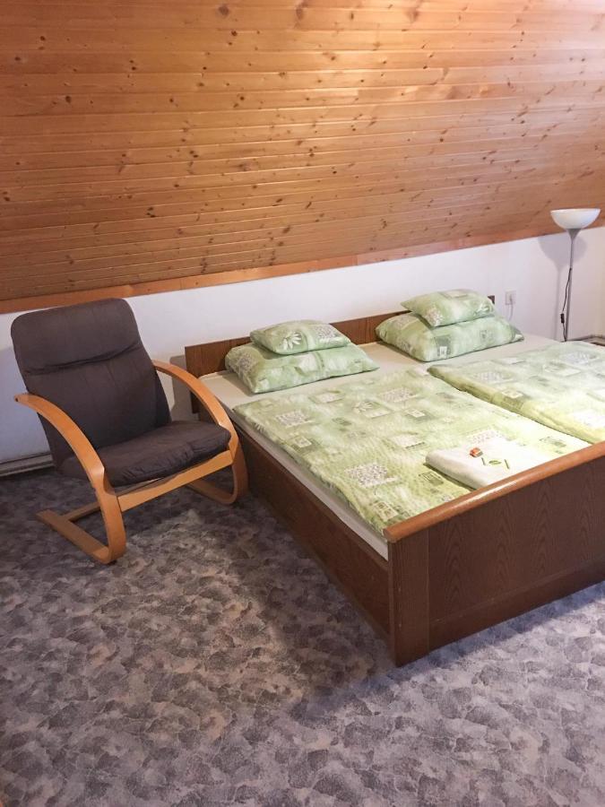 Baranya Apartman Ata ภายนอก รูปภาพ