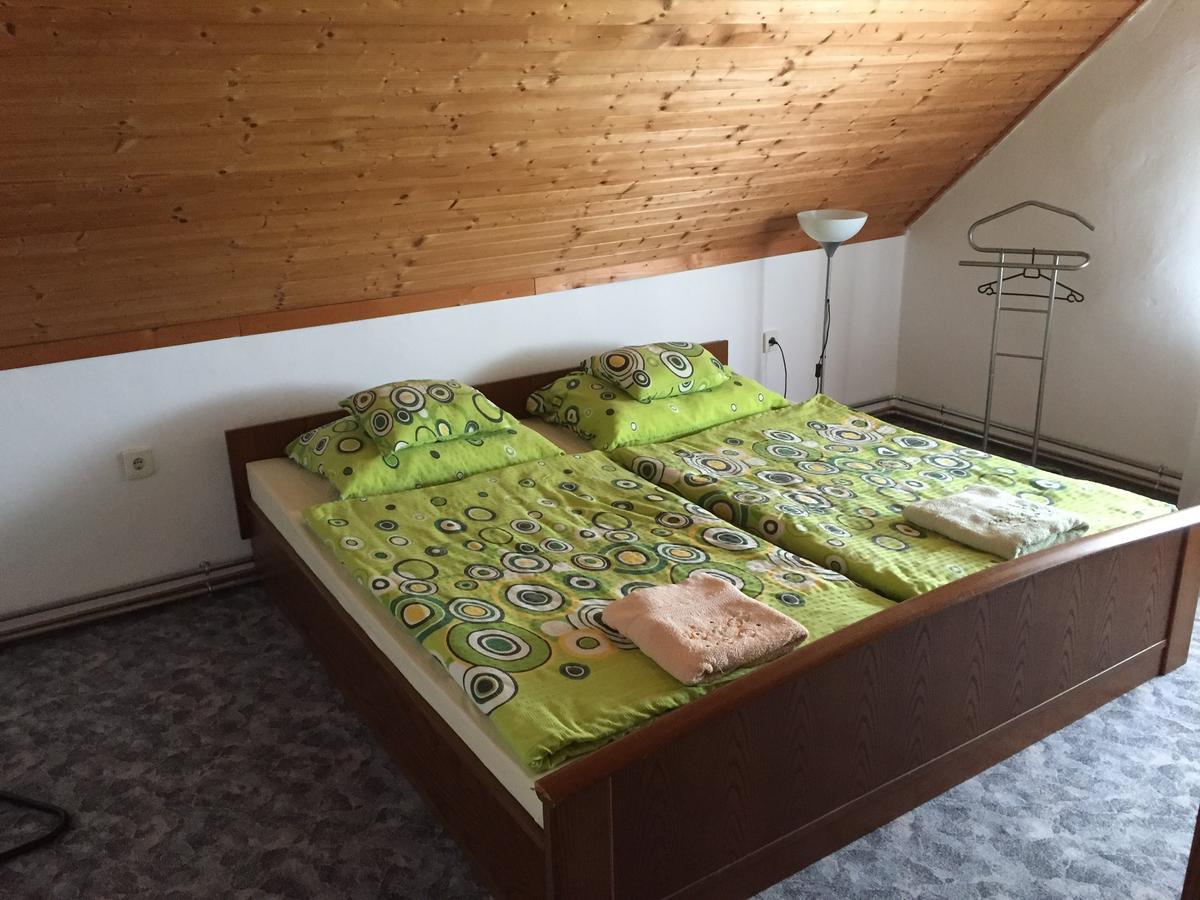 Baranya Apartman Ata ภายนอก รูปภาพ